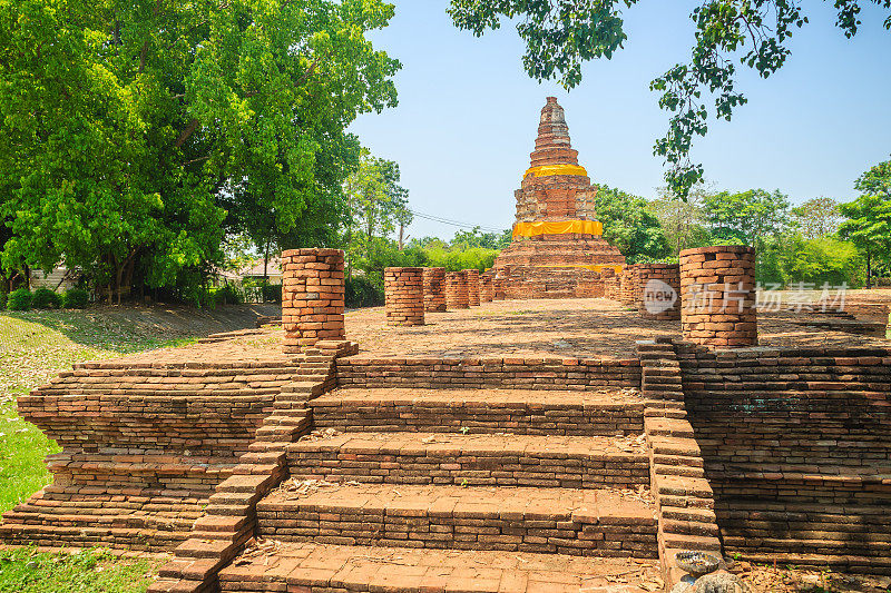 叶猴寺(Langurs’Temple)是泰国清迈的Wiang Kum Kam的一个被毁坏的寺庙，这是一个由国王Mangrai Great自13世纪以来建造的历史定居点和考古遗址